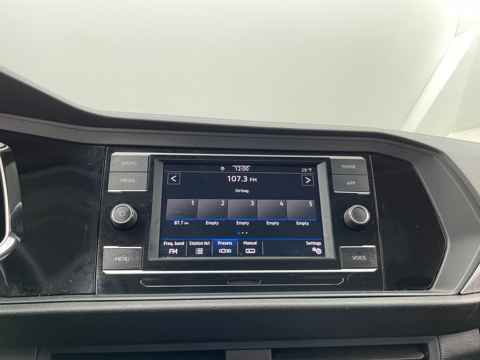 Thumbnail: 2022 Volkswagen Jetta - 4