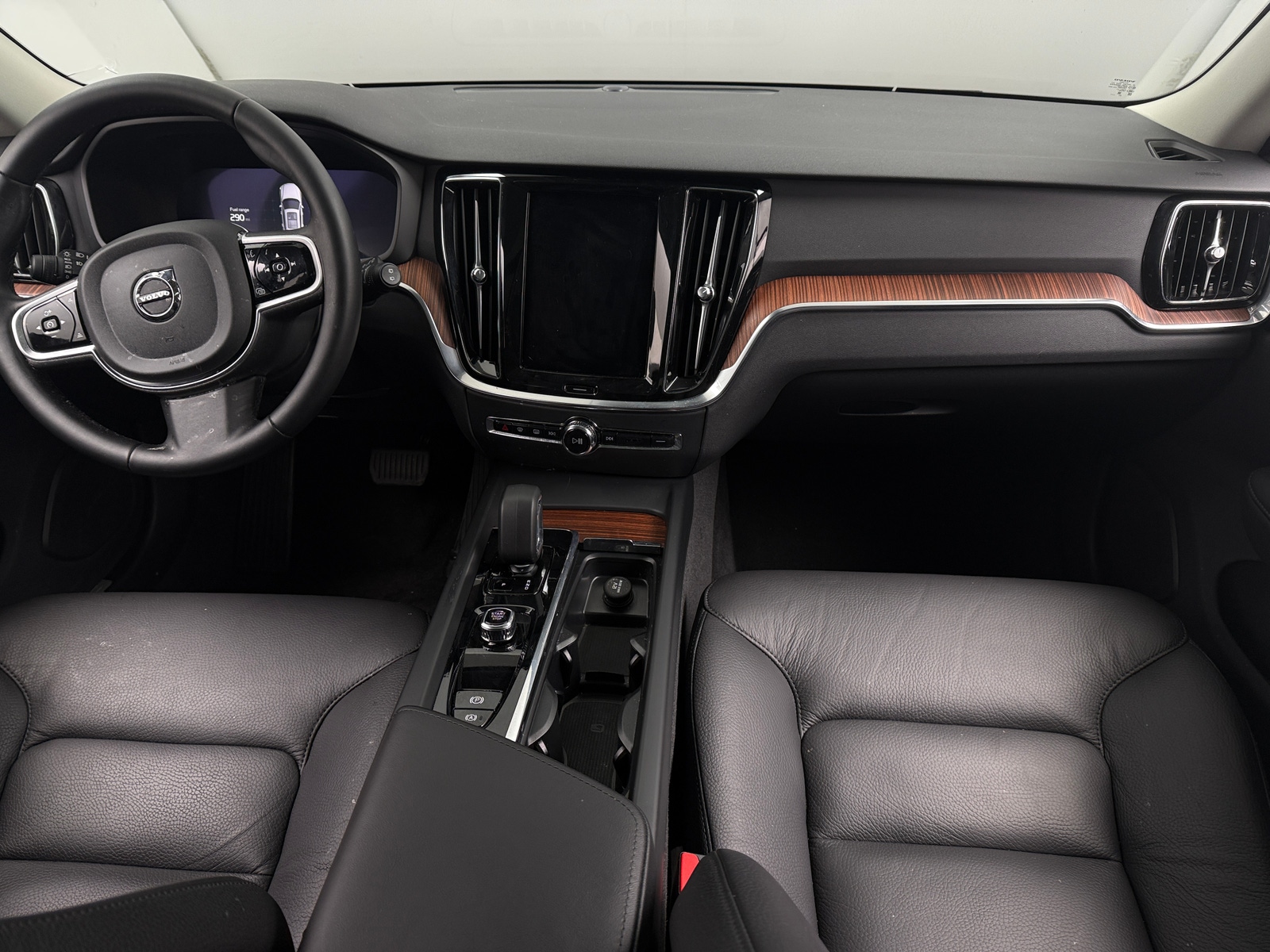 Thumbnail: 2025 Volvo V60 - 2