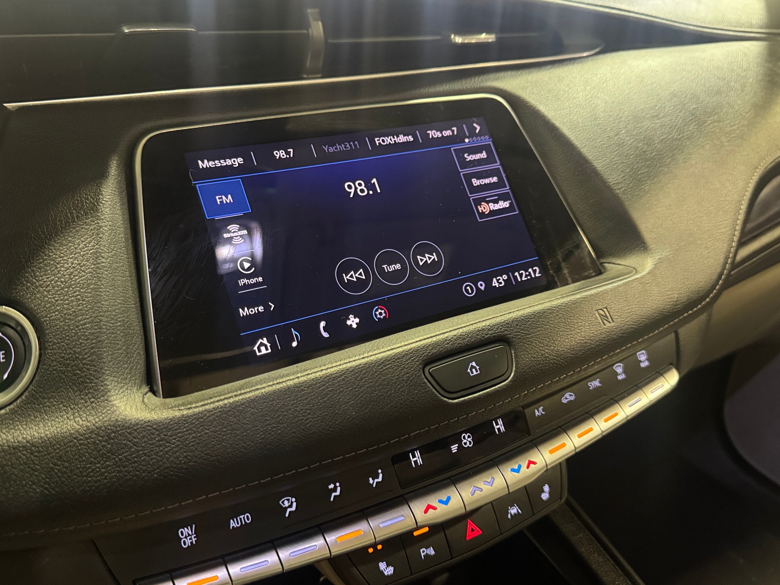 Thumbnail: 2021 Cadillac XT4 - 3