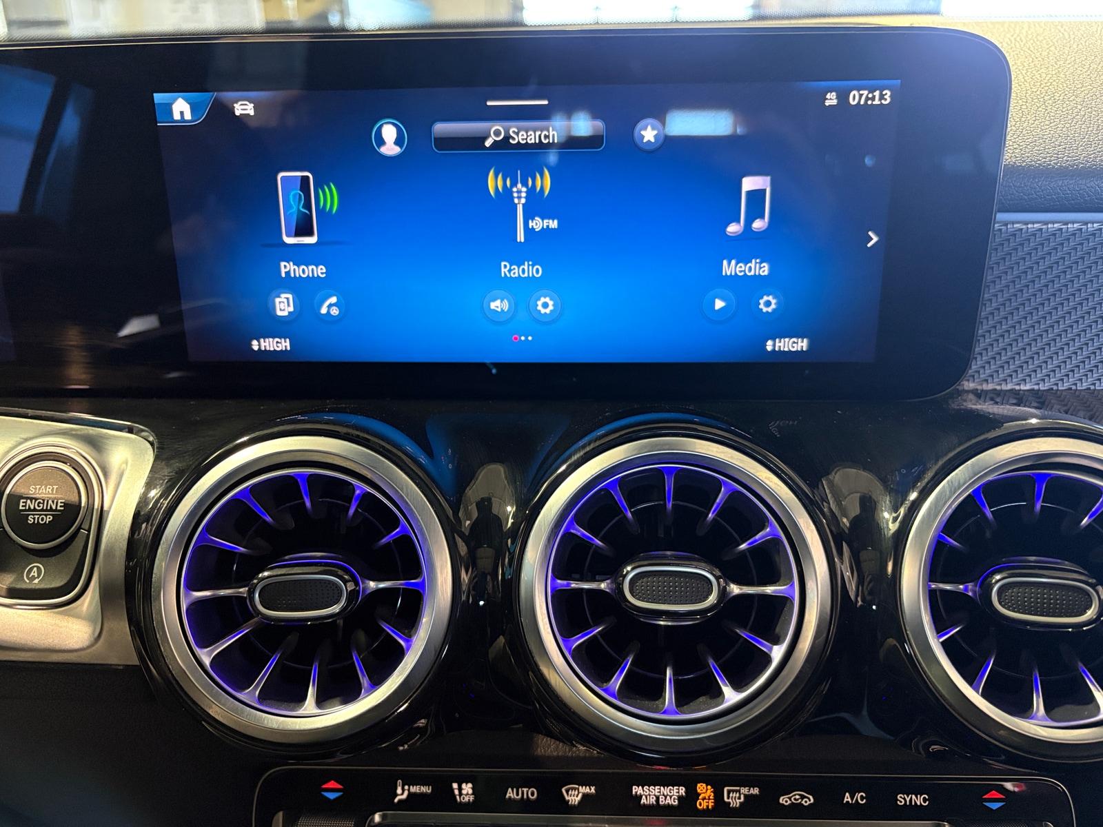 Thumbnail: 2025 Mercedes-Benz GLB - 3