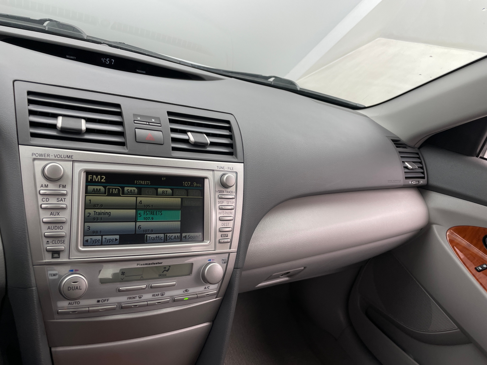 Thumbnail: 2011 Toyota Camry - 4