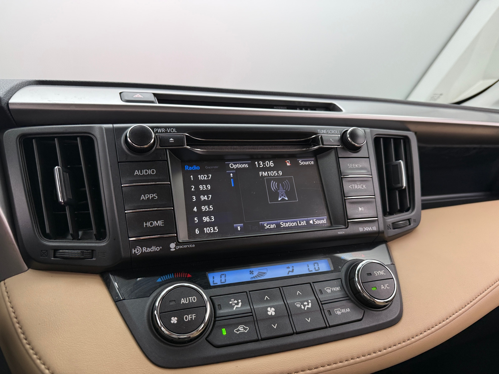 Thumbnail: 2017 Toyota RAV4 - 4