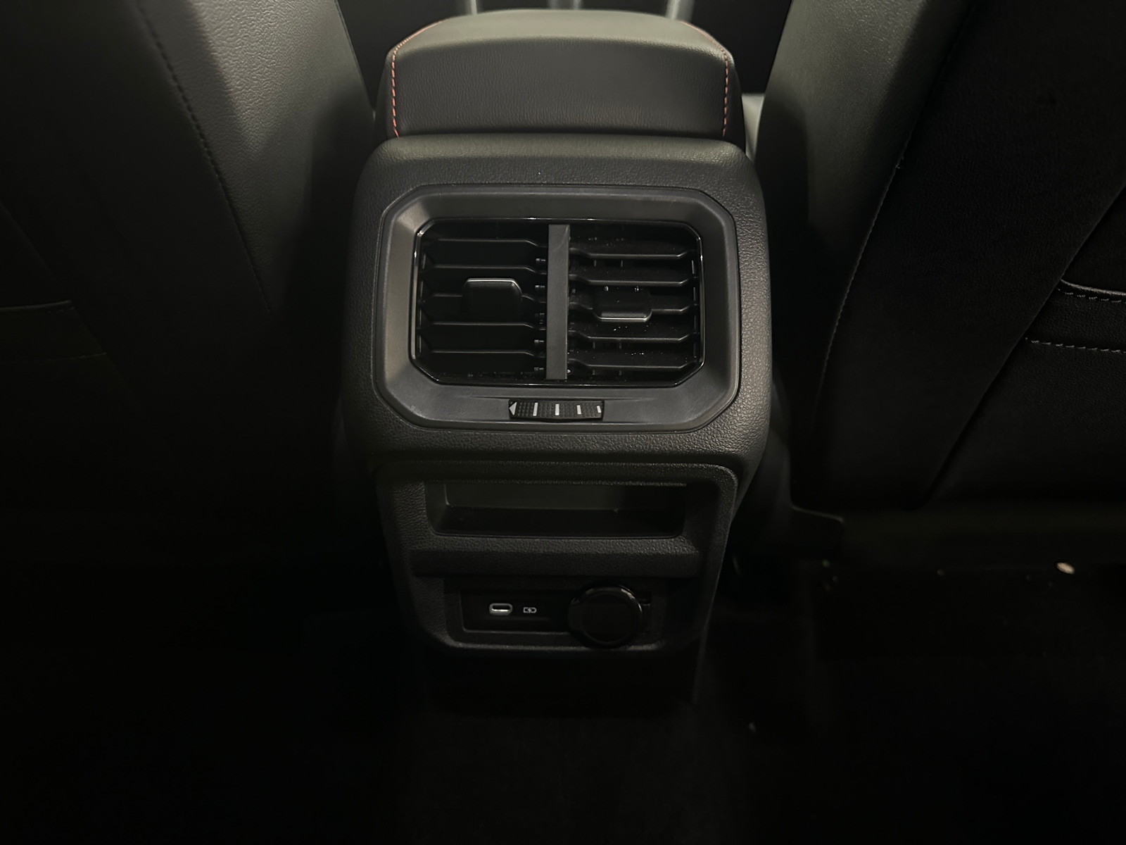 Thumbnail: 2024 Volkswagen Tiguan - 2