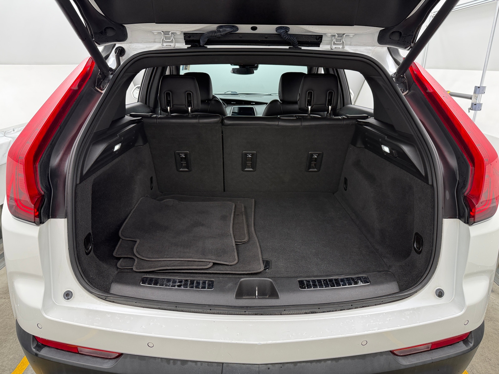 Thumbnail: 2019 Cadillac XT4 - 6