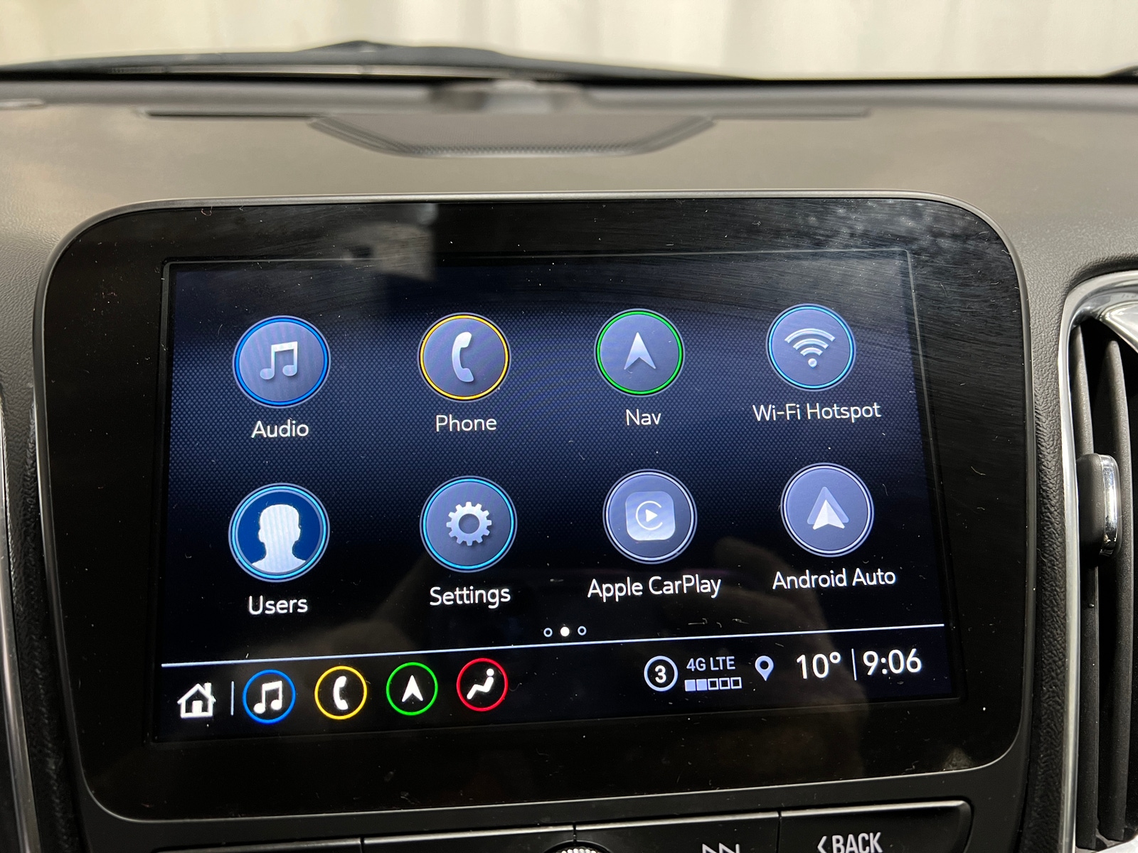 Thumbnail: 2024 Chevrolet Malibu - 3