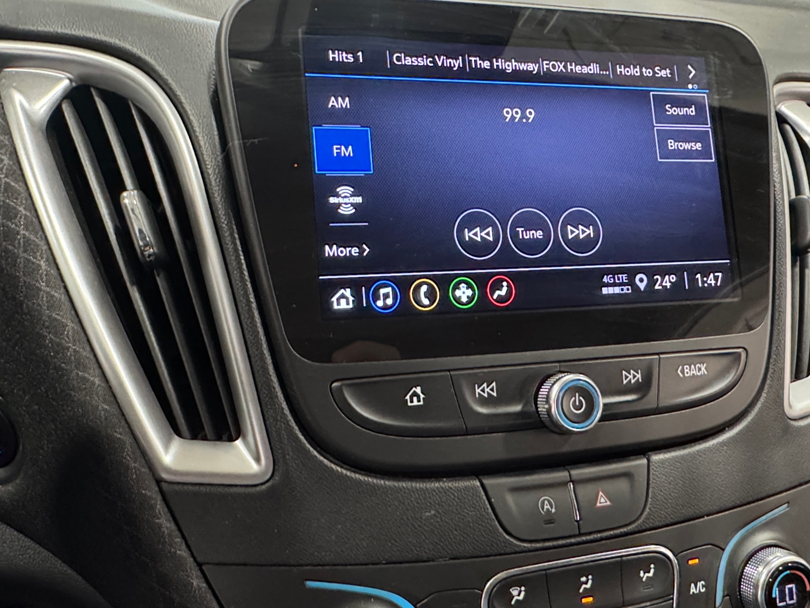 Thumbnail: 2024 Chevrolet Malibu - 4