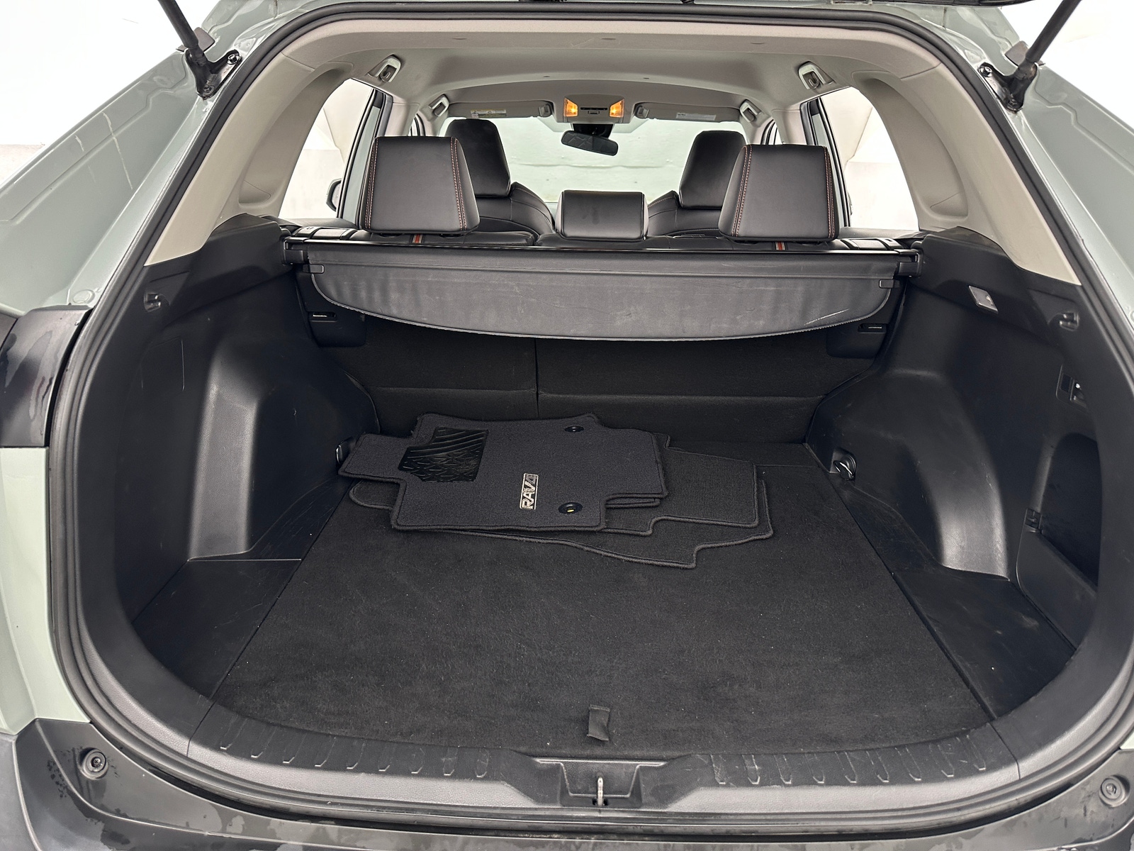 Thumbnail: 2020 Toyota RAV4 - 6