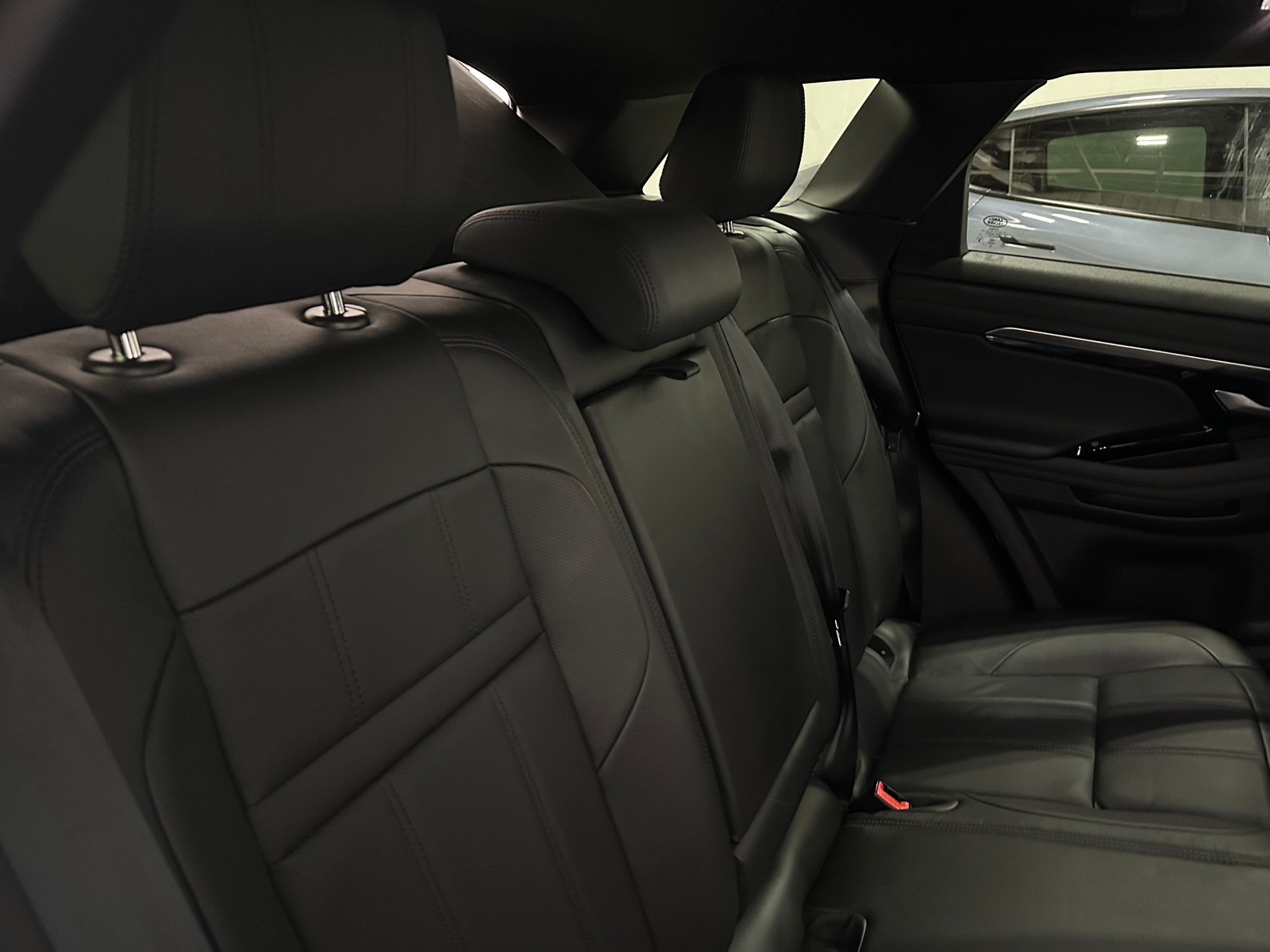 Thumbnail: 2020 Land Rover Range Rover Evoque - 5