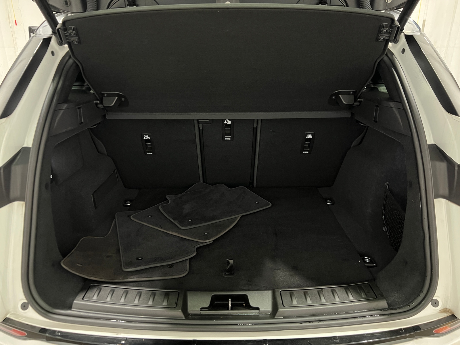 Thumbnail: 2020 Land Rover Range Rover Evoque - 6