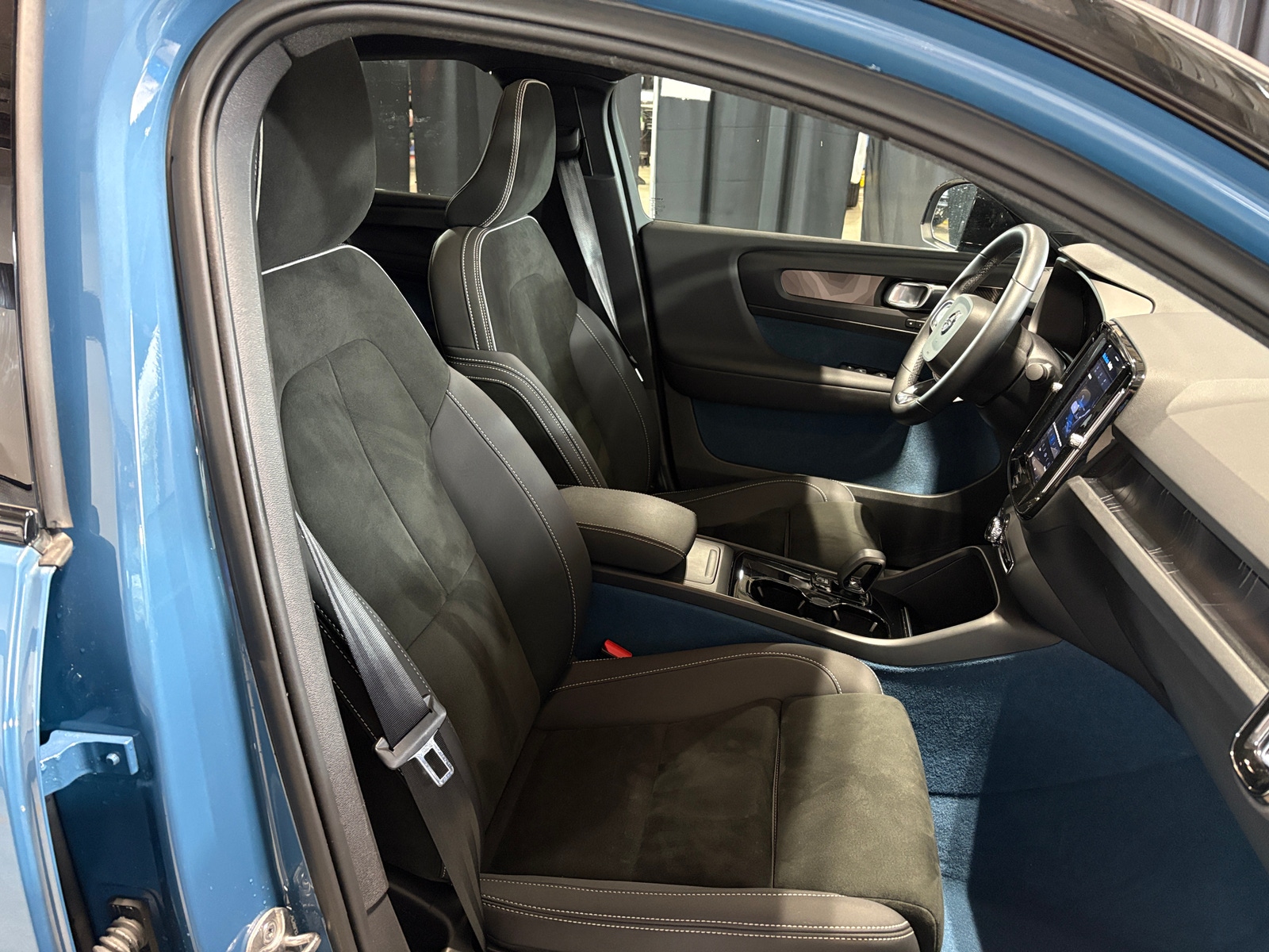 Thumbnail: 2022 Volvo C40 - 2