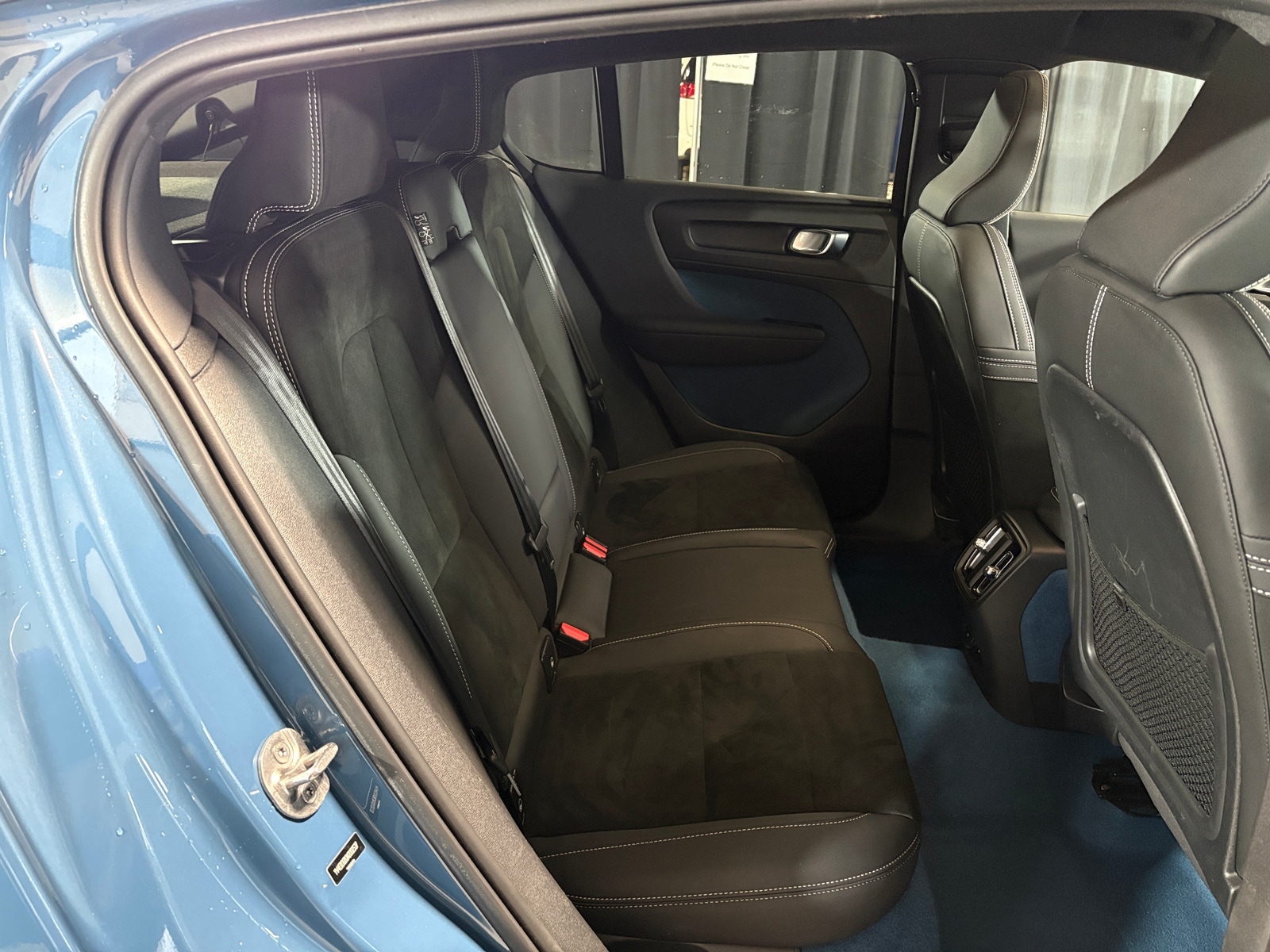 Thumbnail: 2022 Volvo C40 - 6