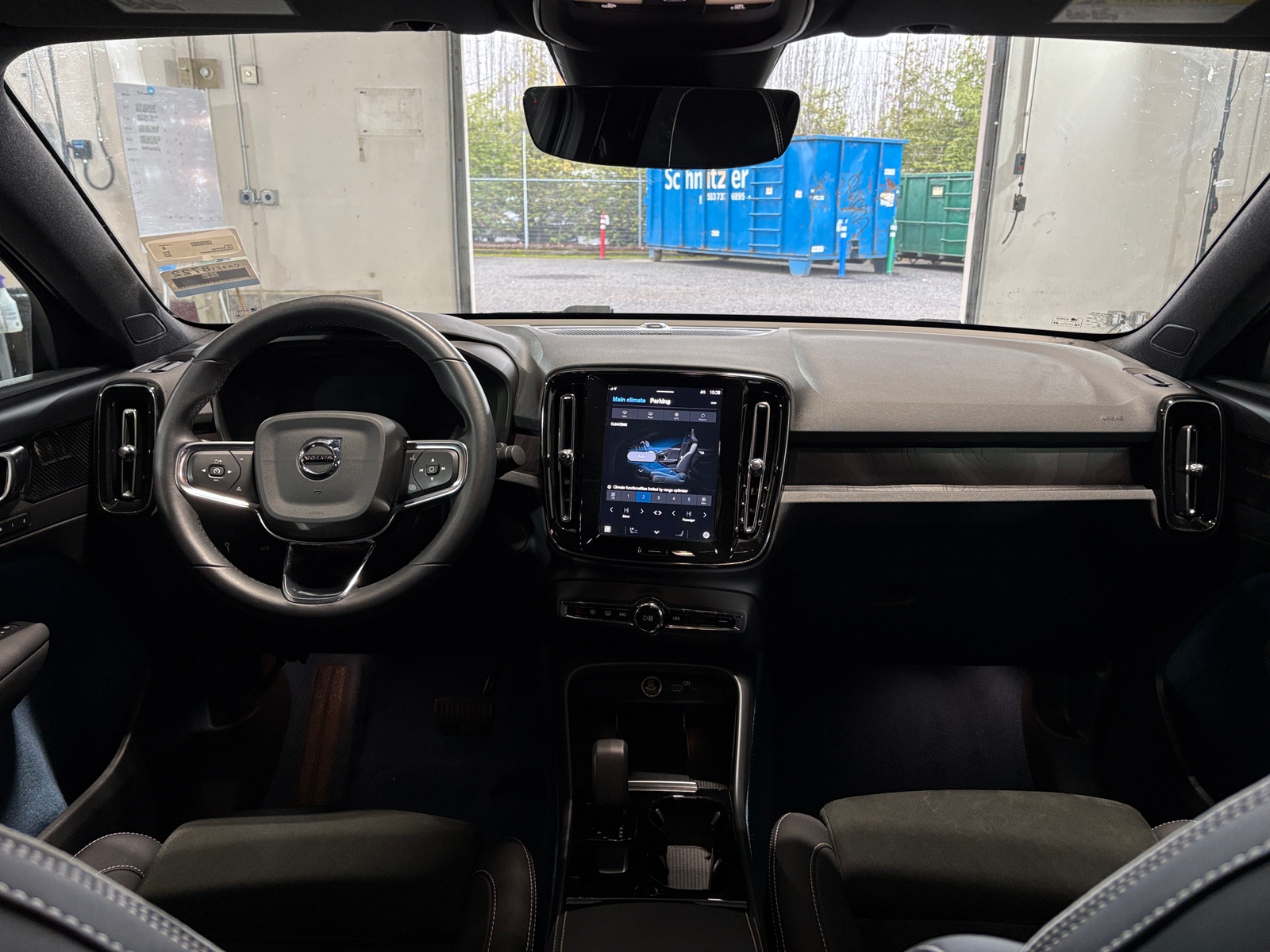 Thumbnail: 2022 Volvo C40 - 3