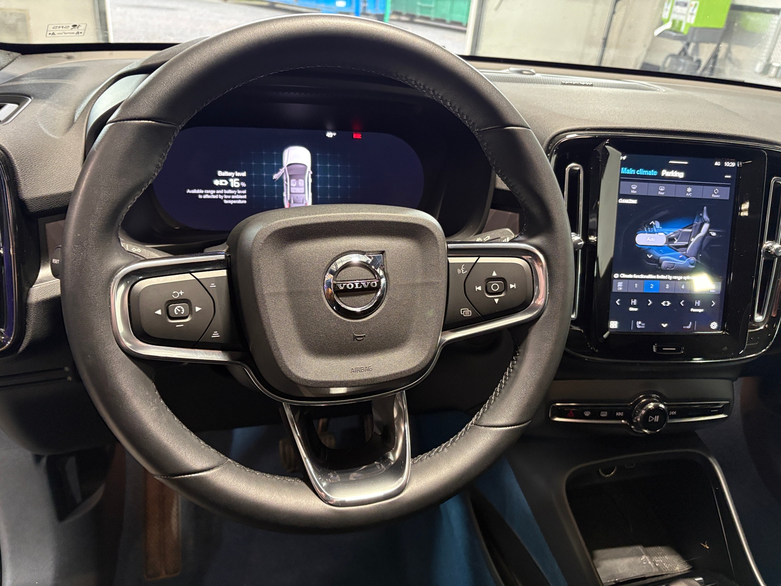 Thumbnail: 2022 Volvo C40 - 5