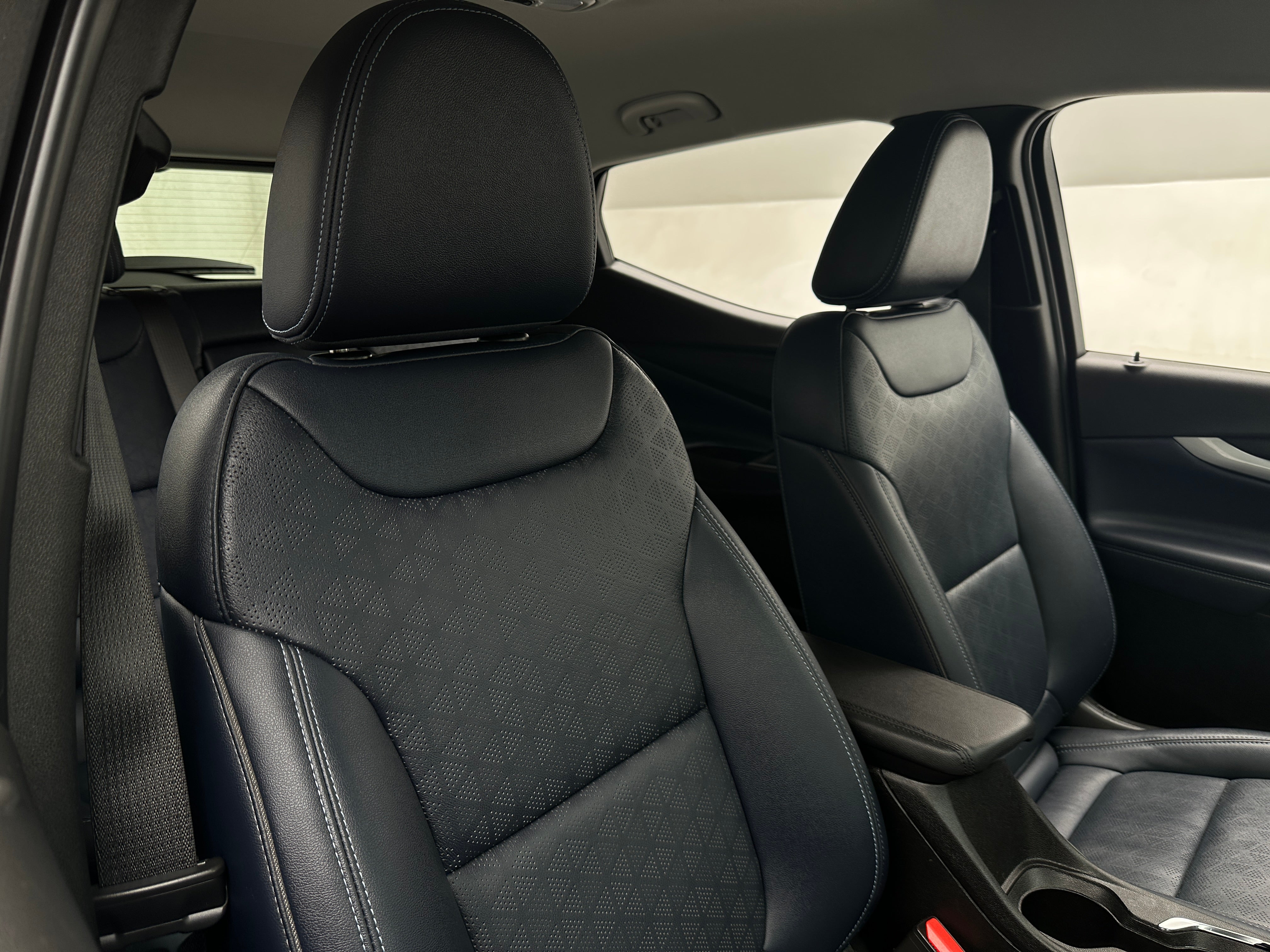 Used 2022 Chevrolet Bolt EUV Premier with VIN 1G1FZ6S06N4106638 for sale in Oak Creek, WI