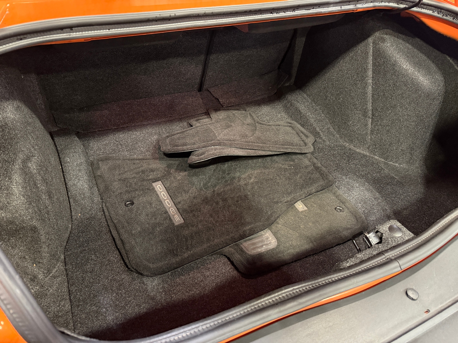 Thumbnail: 2014 Dodge Challenger - 4