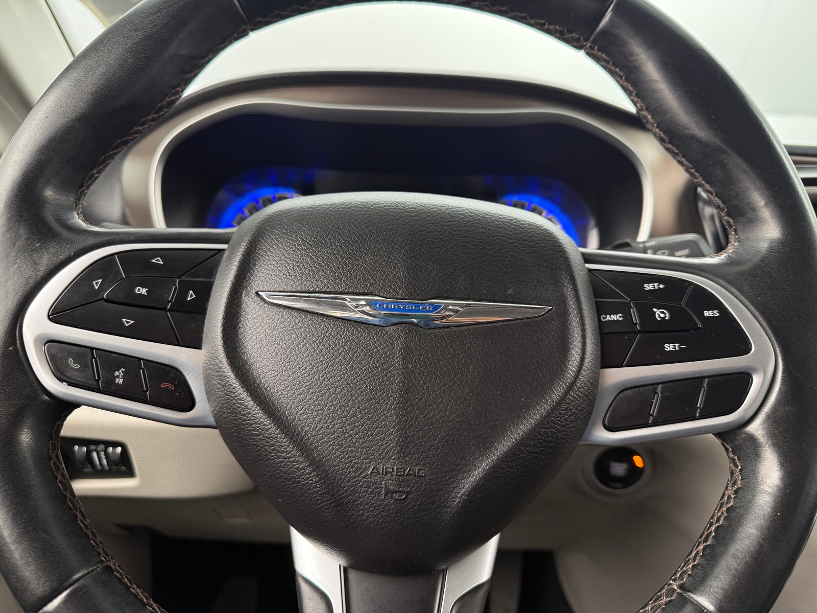 Thumbnail: 2018 Chrysler Pacifica - 4