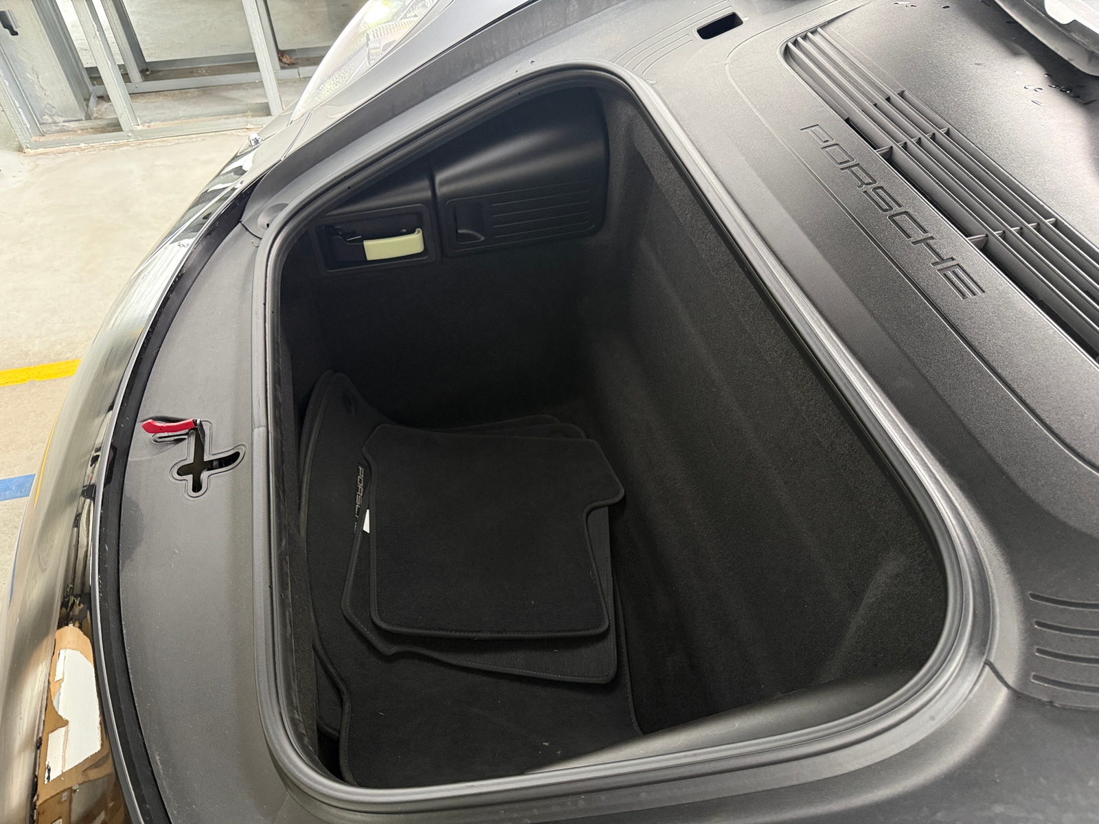 Thumbnail: 2017 Porsche 911 - 6