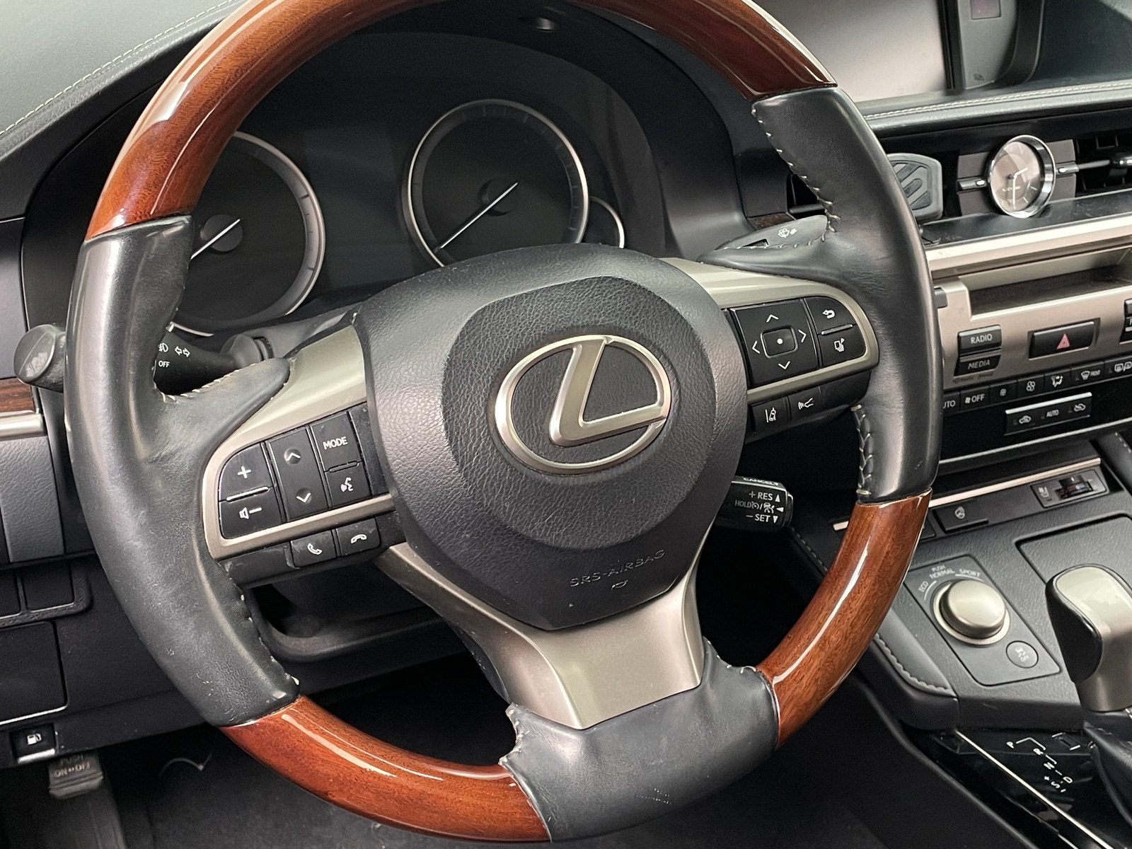 Thumbnail: 2018 Lexus ES - 4