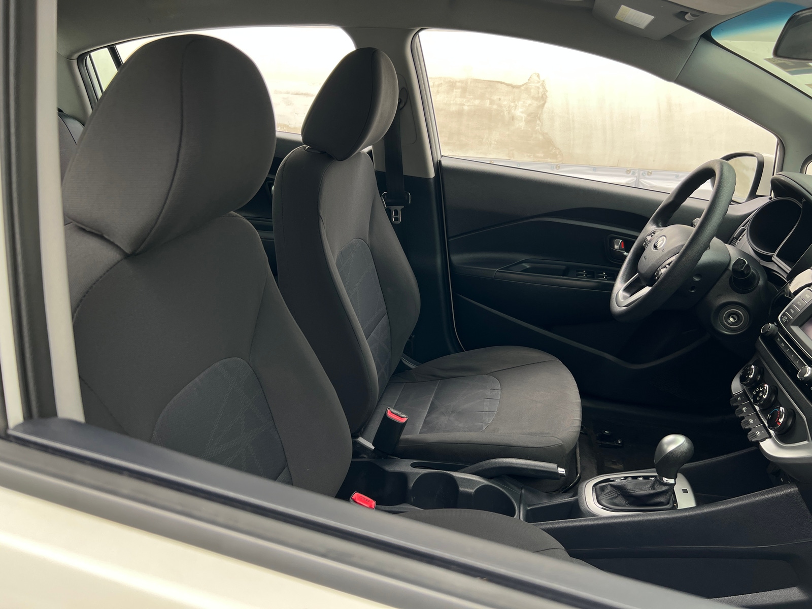 Thumbnail: 2017 Kia Rio - 2