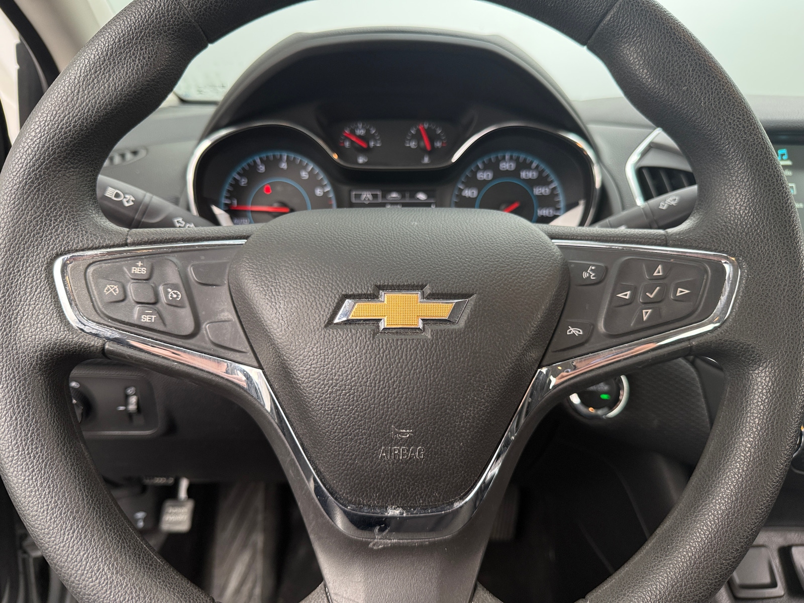 Thumbnail: 2017 Chevrolet Cruze - 5
