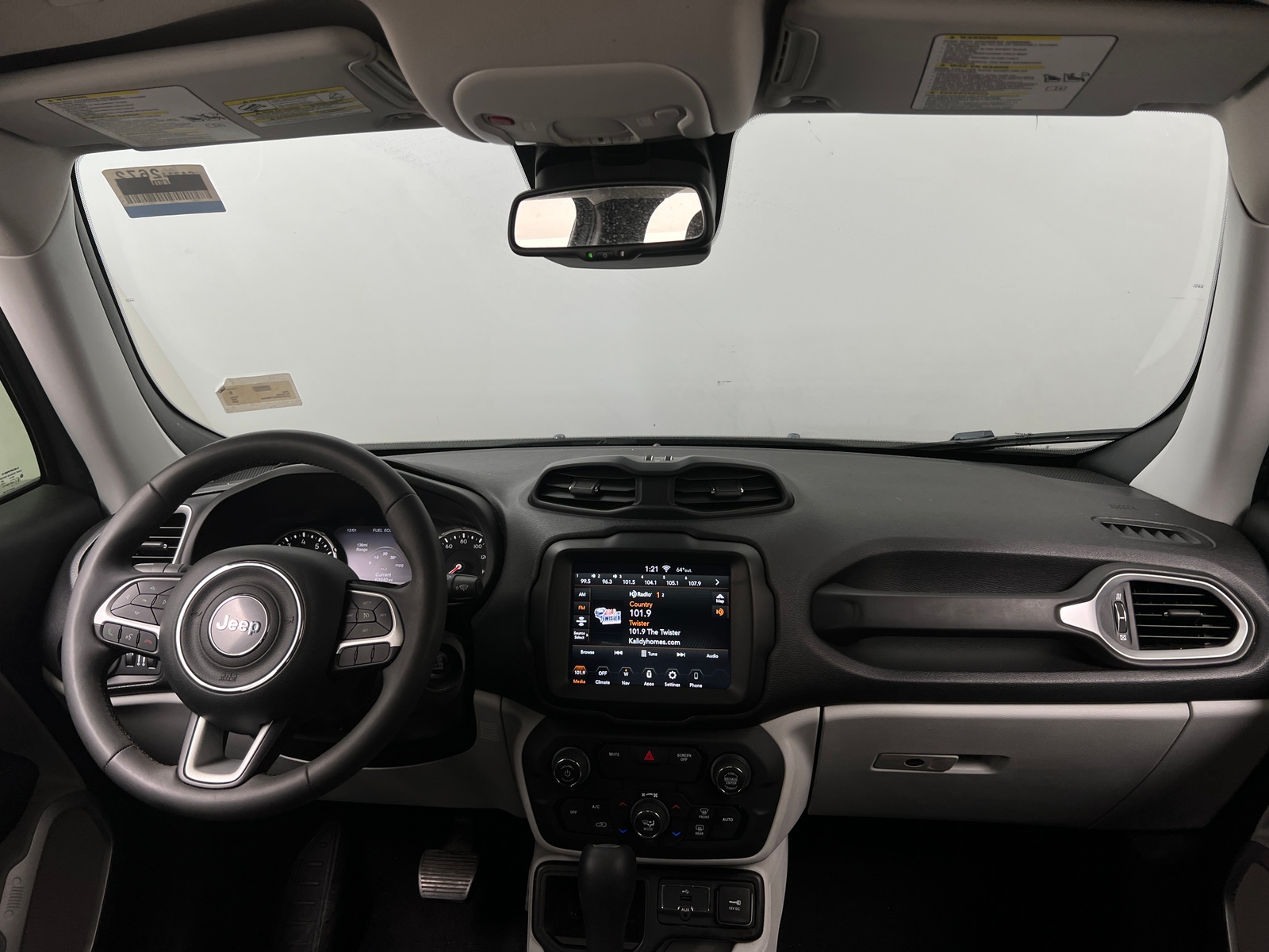 Thumbnail: 2020 Jeep Renegade - 3