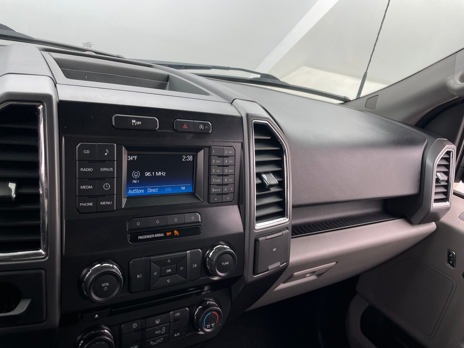 Thumbnail: 2015 Ford Econoline - 4