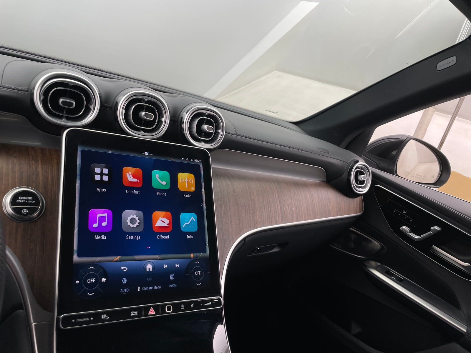 Thumbnail: 2025 Mercedes-Benz GLC - 3