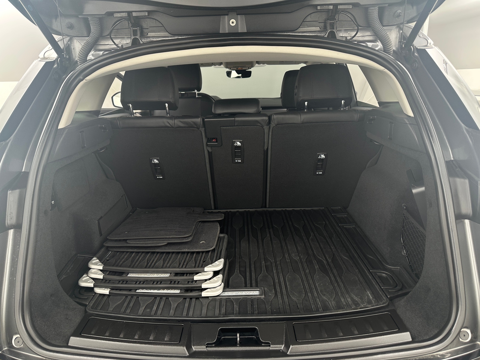 Thumbnail: 2020 Land Rover Range Rover Evoque - 6