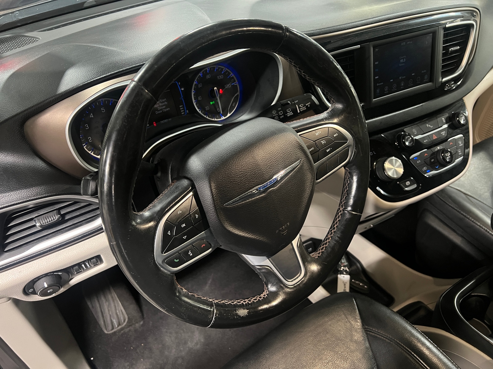 Thumbnail: 2019 Chrysler Pacifica - 4