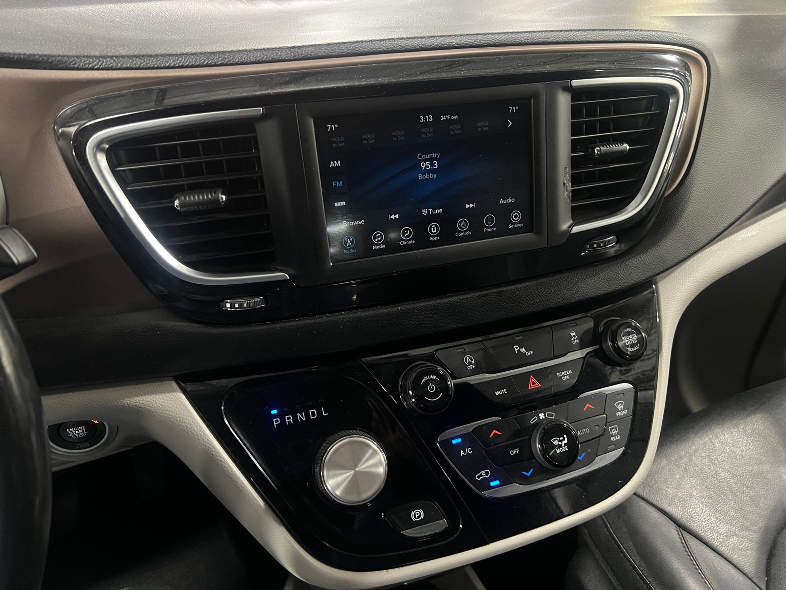 Thumbnail: 2019 Chrysler Pacifica - 3