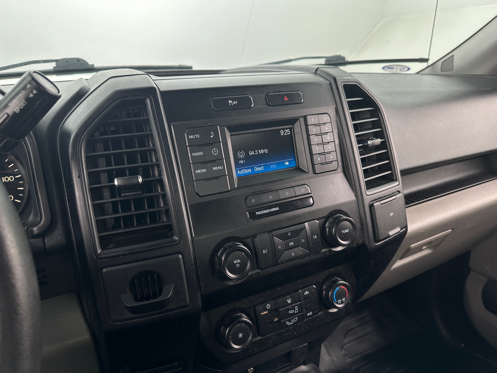 Thumbnail: 2016 Ford Econoline - 3