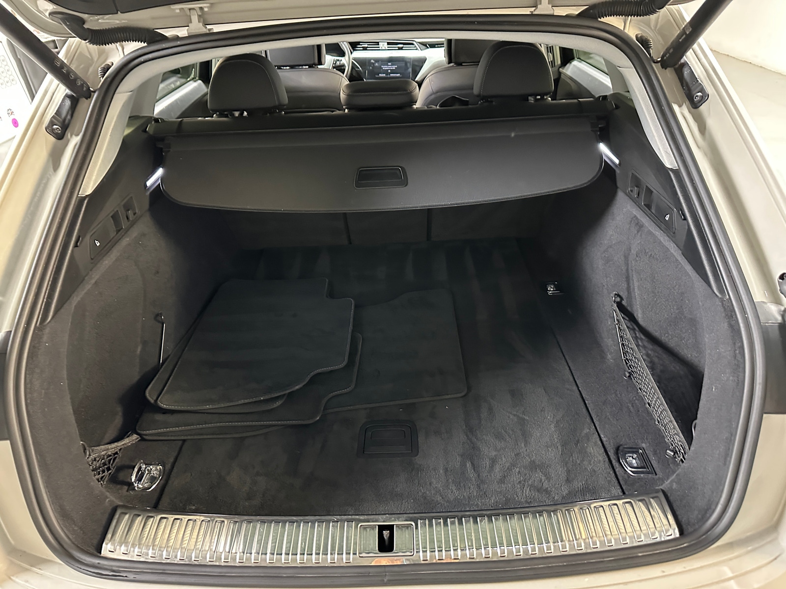 Thumbnail: 2021 Audi e-tron - 6