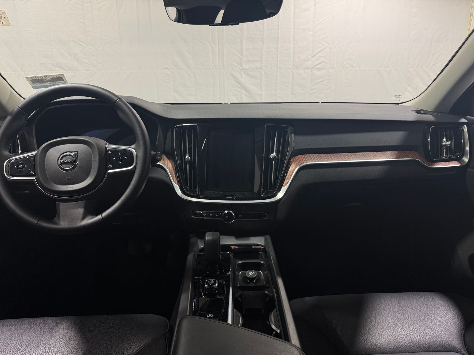 Thumbnail: 2025 Volvo V60 - 2