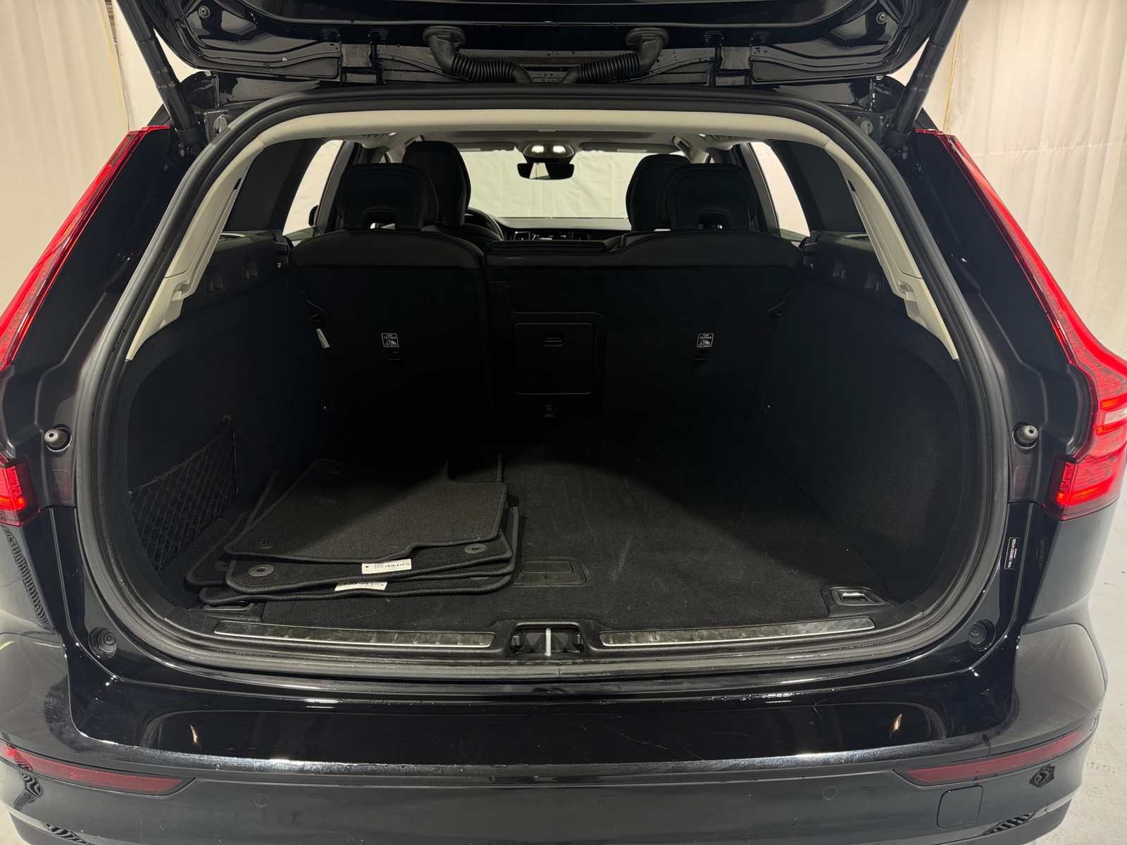 Thumbnail: 2025 Volvo V60 - 6