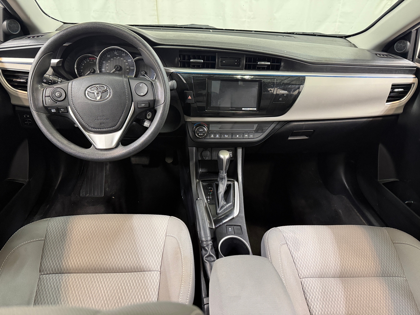 Thumbnail: 2015 Toyota Corolla - 3