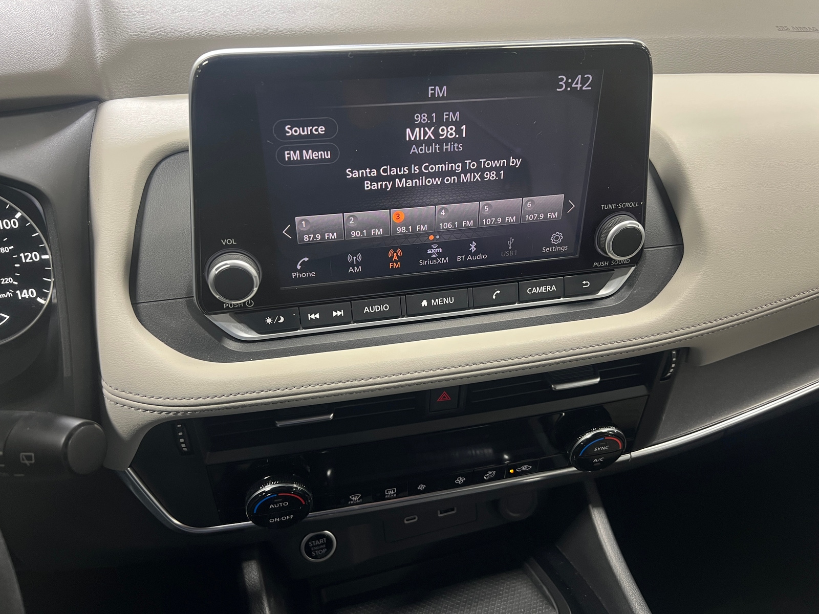 Thumbnail: 2023 Nissan Rogue - 4