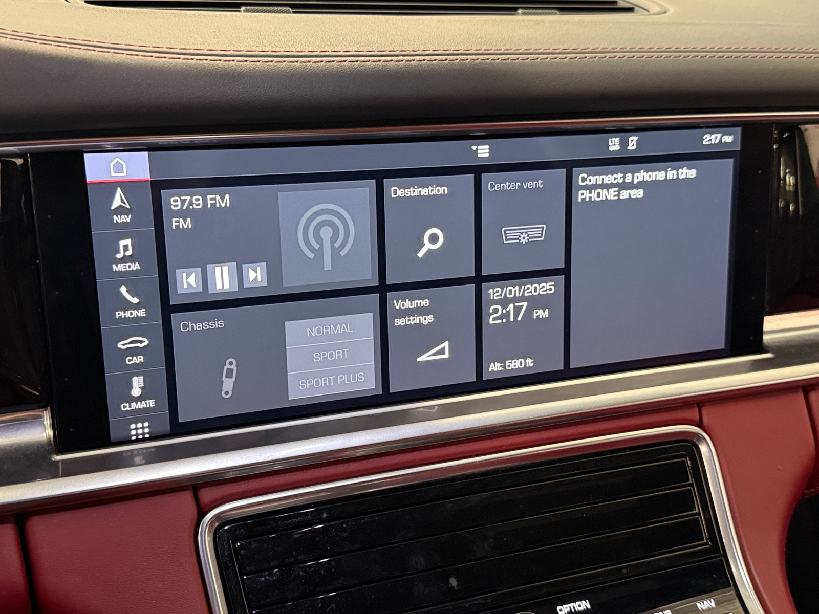 Thumbnail: 2020 Porsche Panamera - 4