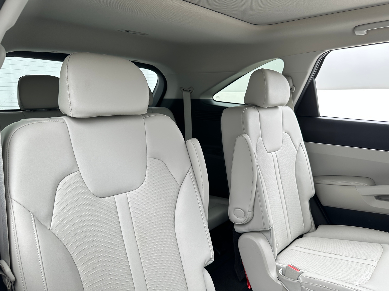 Thumbnail: 2023 Kia Sorento - 5