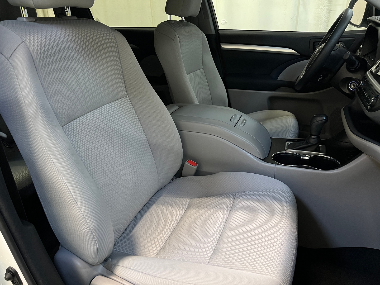 Thumbnail: 2016 Toyota Highlander - 2