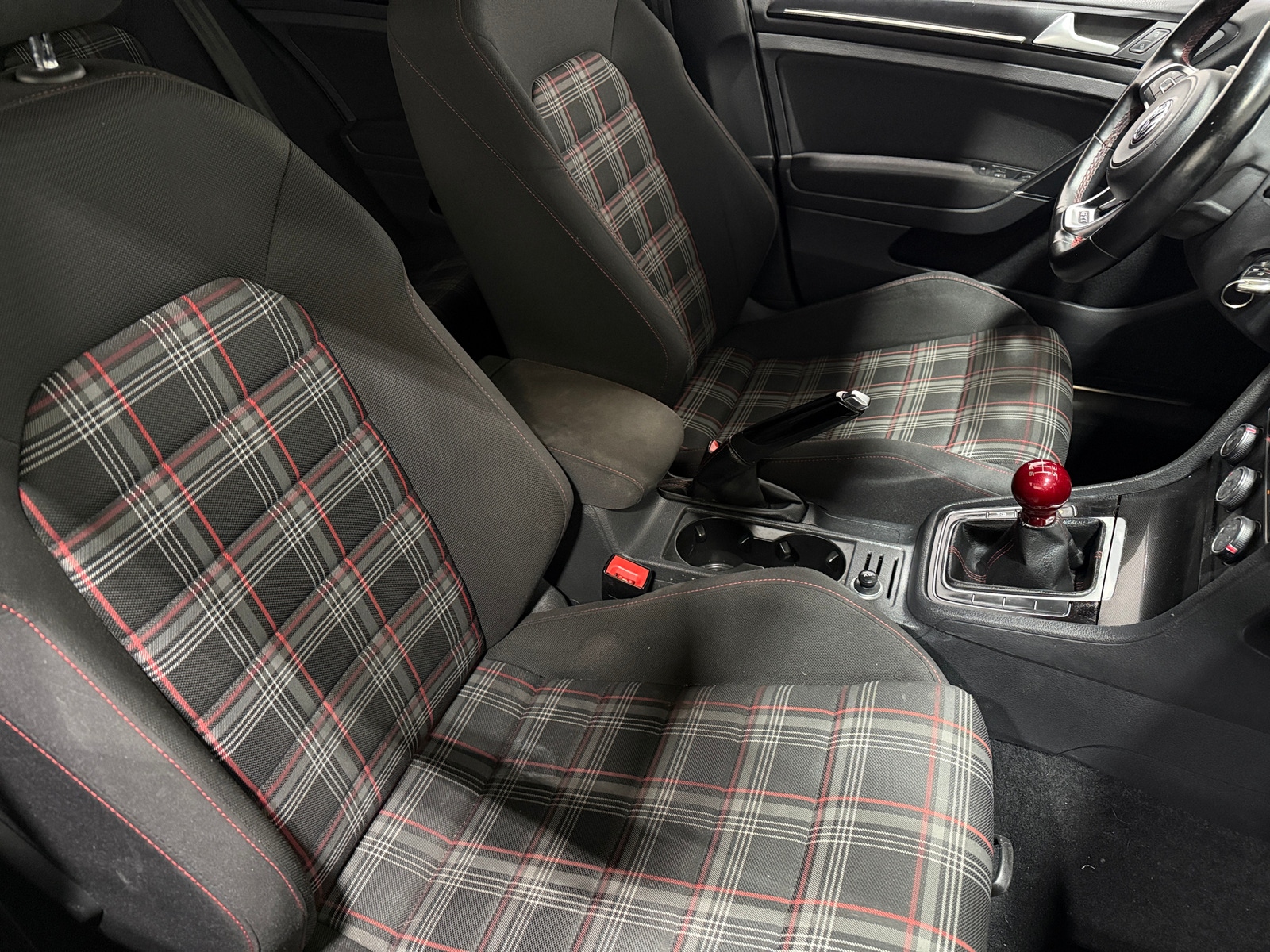 Thumbnail: 2015 Volkswagen Golf - 2