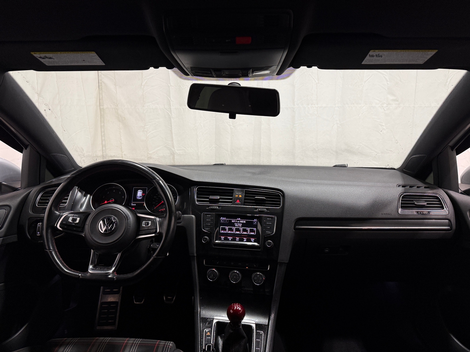 Thumbnail: 2015 Volkswagen Golf - 3