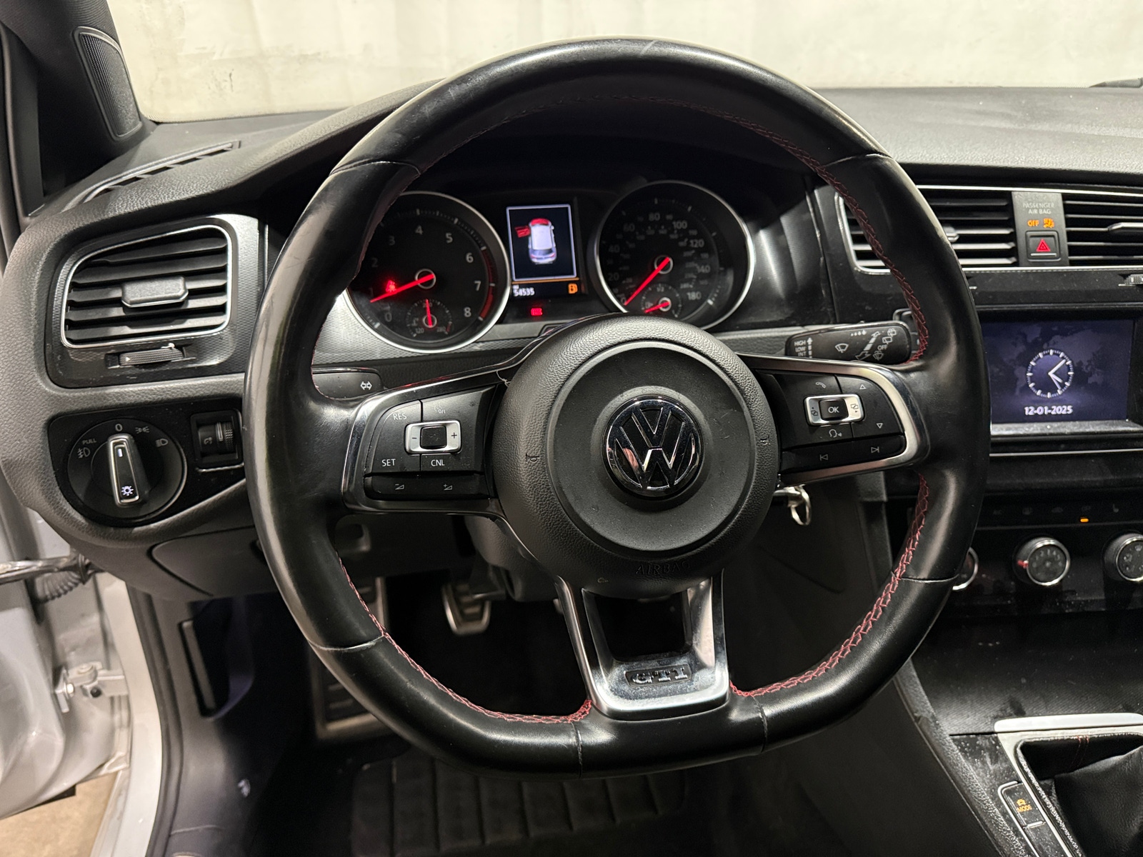 Thumbnail: 2015 Volkswagen Golf - 5
