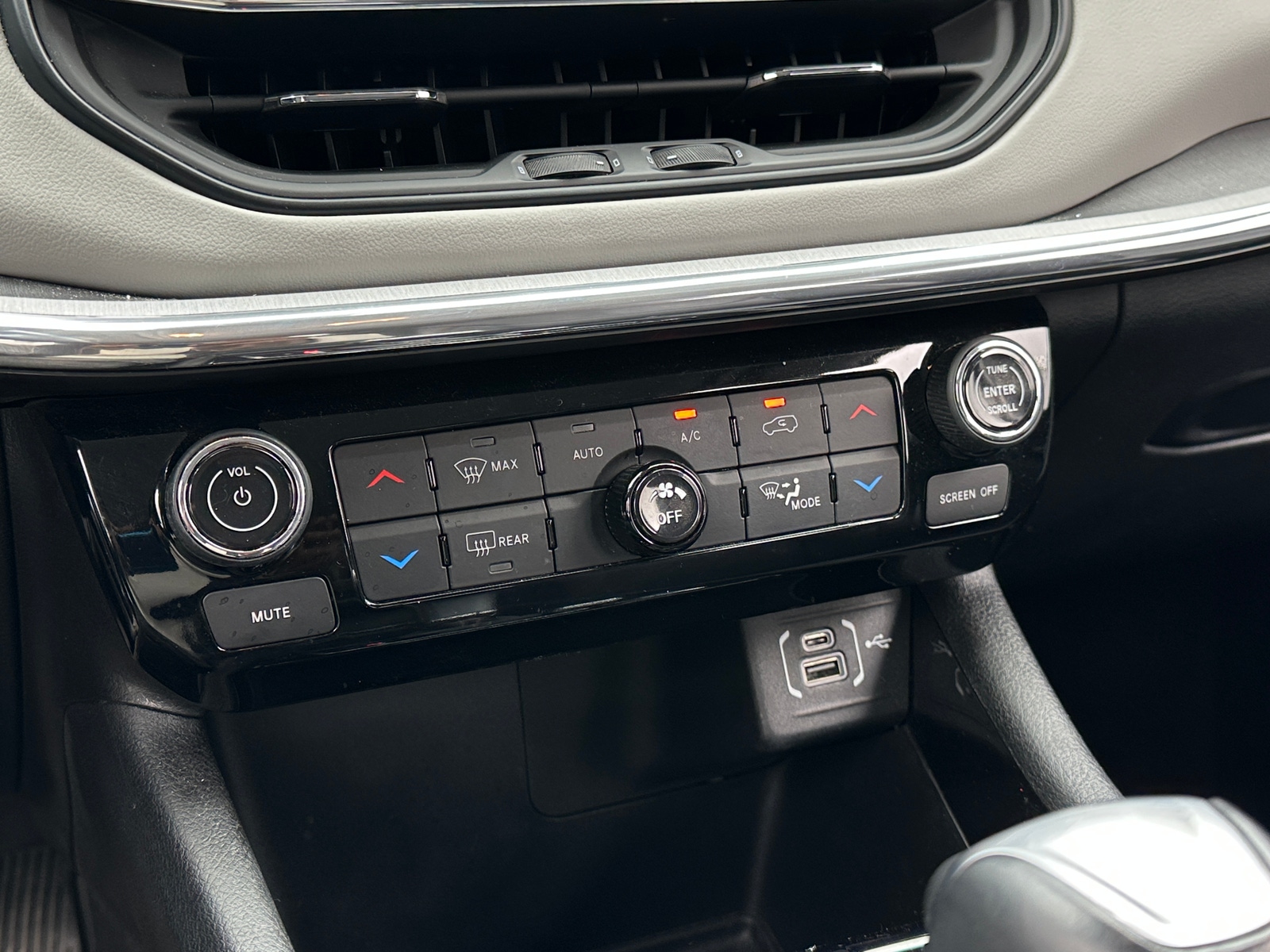 Thumbnail: 2022 Jeep Compass - 3