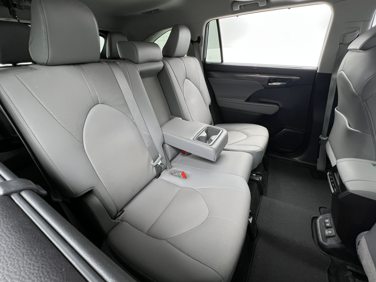 Thumbnail: 2021 Toyota Highlander - 5