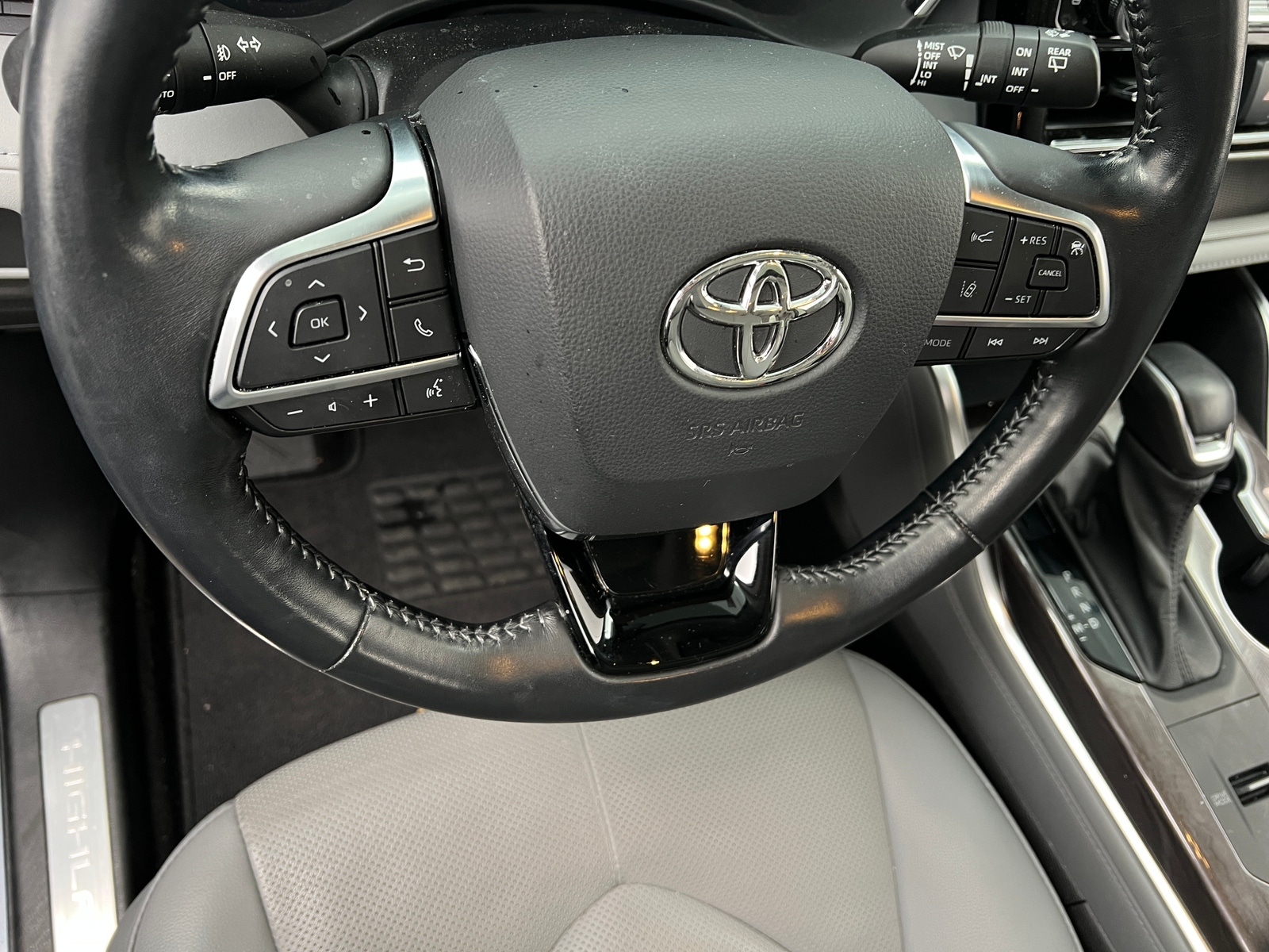 Thumbnail: 2021 Toyota Highlander - 4