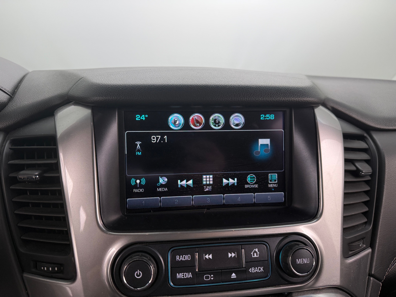 Thumbnail: 2019 Chevrolet Tahoe - 4