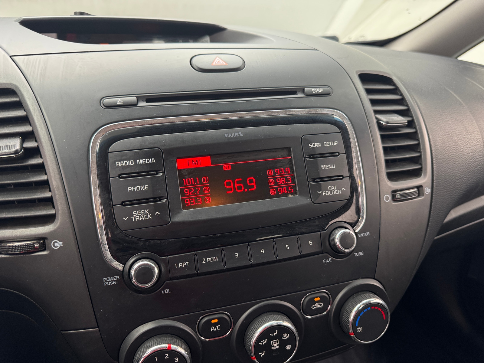 Thumbnail: 2018 Kia Forte - 4