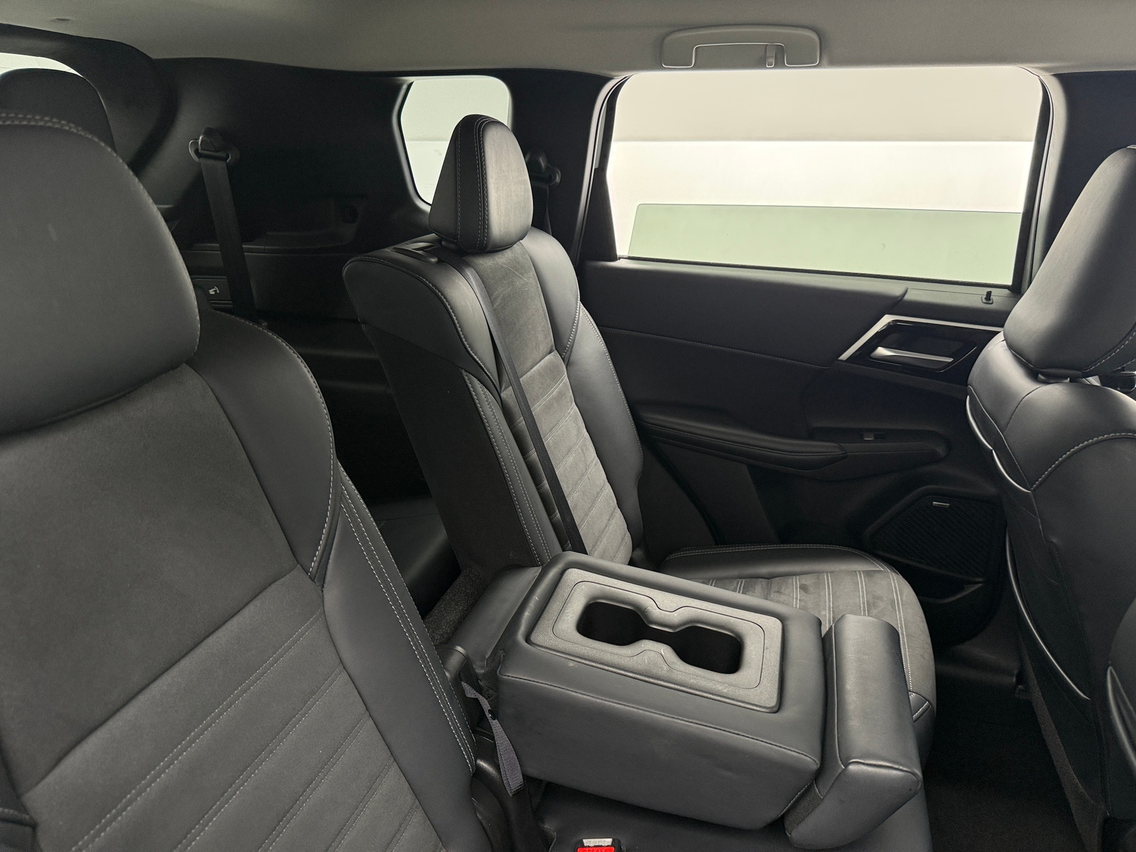 Thumbnail: 2025 Mitsubishi Outlander - 5