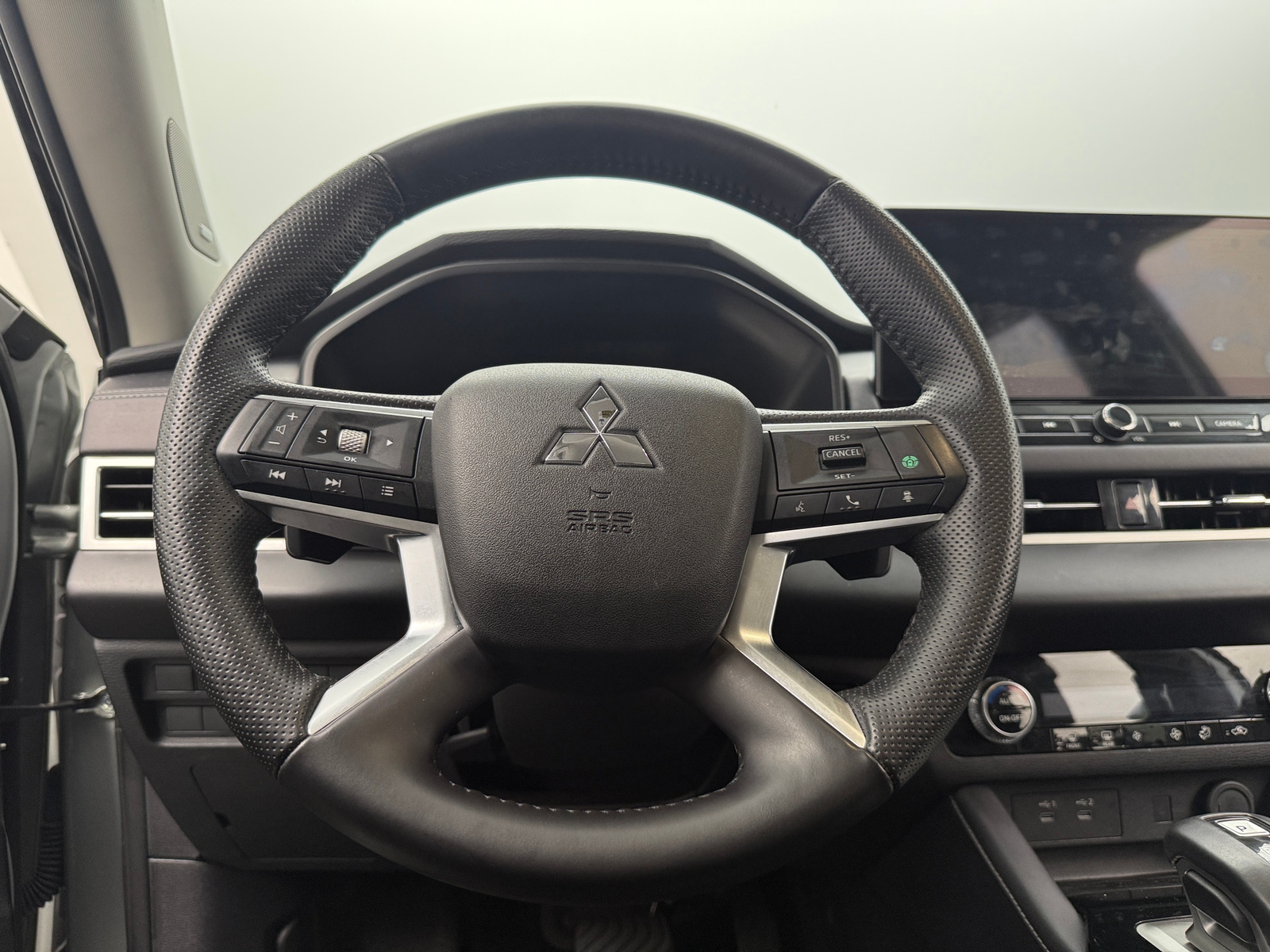 Thumbnail: 2025 Mitsubishi Outlander - 4