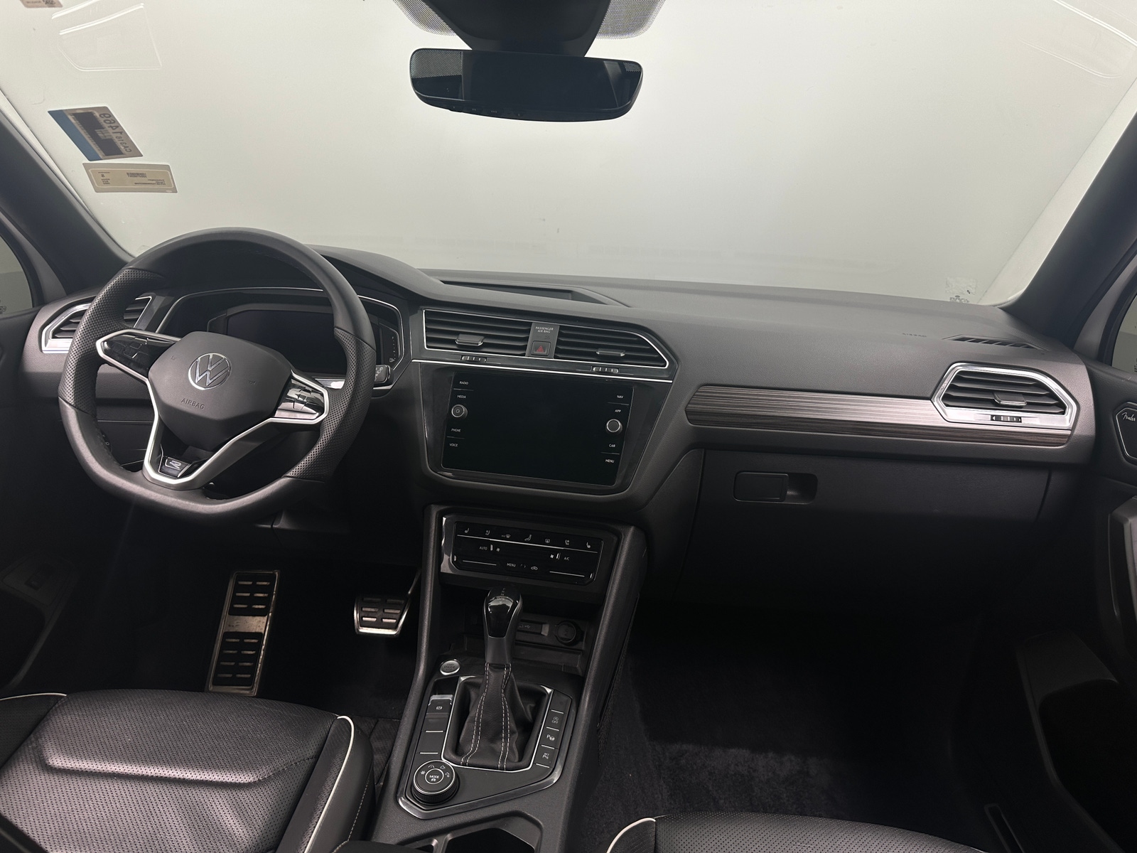 Thumbnail: 2022 Volkswagen Tiguan - 2